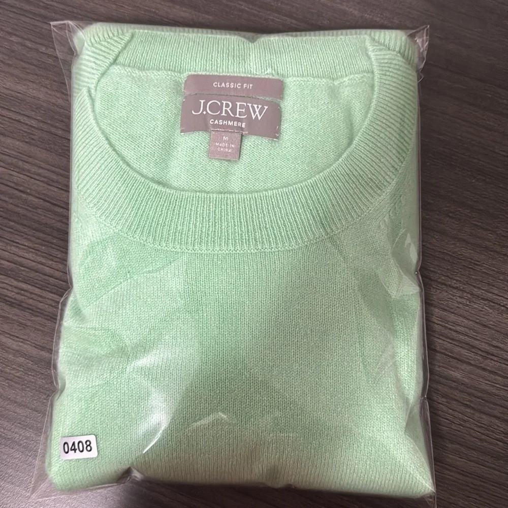 NWOT! J.Crew Italian Featherweight Cashmere Long Sleeve‎ Sweater